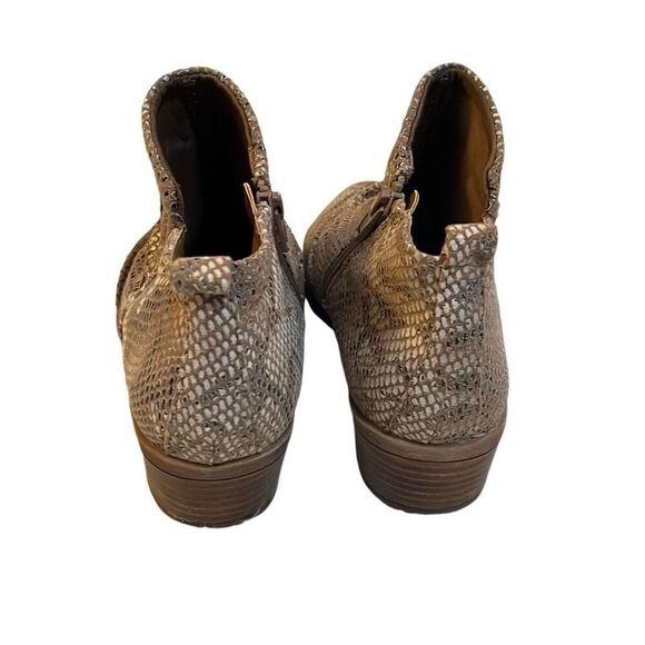 Ladies Baretraps Booties - Picture 7 of 9